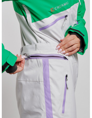 Зимний женский комбинезон для зимних видов спорта.