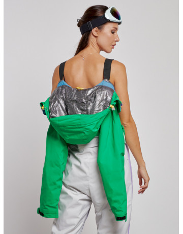 Зимний женский комбинезон для зимних видов спорта.