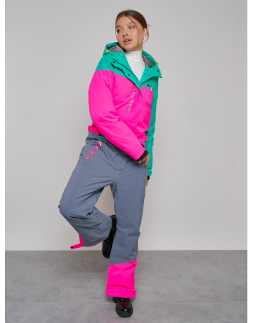 Зимний женский комбинезон для зимних видов спорта.