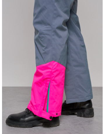 Зимний женский комбинезон для зимних видов спорта.