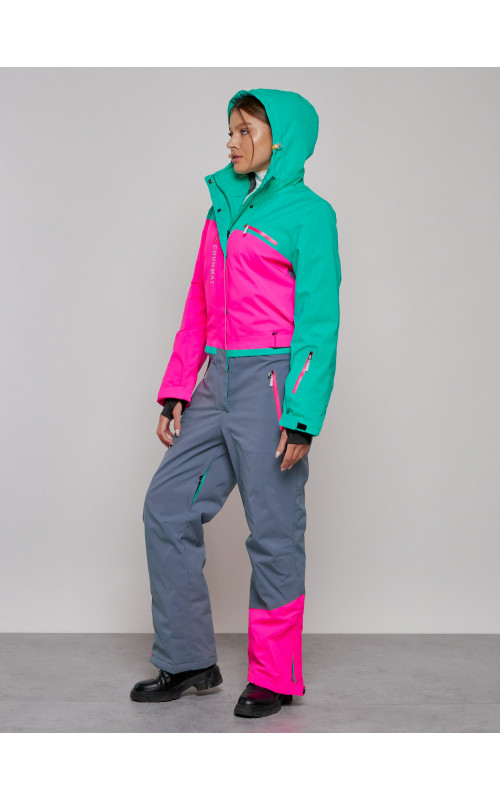 Зимний женский комбинезон для зимних видов спорта.