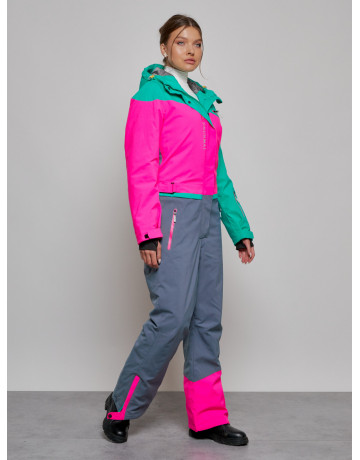 Зимний женский комбинезон для зимних видов спорта.