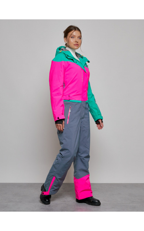 Зимний женский комбинезон для зимних видов спорта.