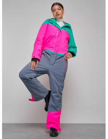 Зимний женский комбинезон для зимних видов спорта.