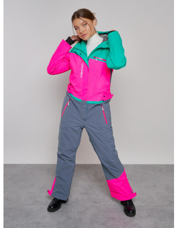 Зимний женский комбинезон для зимних видов спорта.