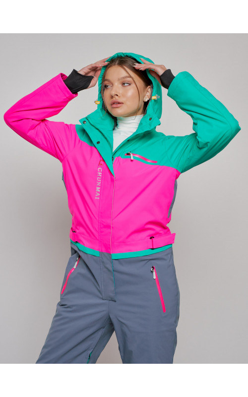 Зимний женский комбинезон для зимних видов спорта.