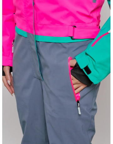 Зимний женский комбинезон для зимних видов спорта.