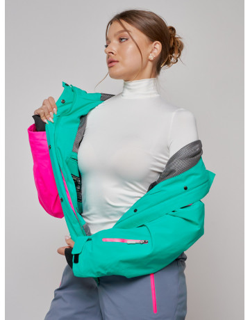 Зимний женский комбинезон для зимних видов спорта.