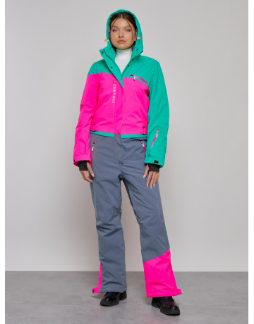 Зимний женский комбинезон для зимних видов спорта.