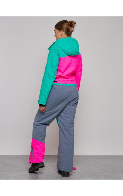 Зимний женский комбинезон для зимних видов спорта.