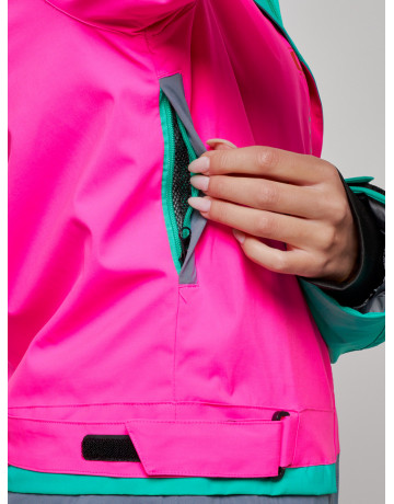 Зимний женский комбинезон для зимних видов спорта.