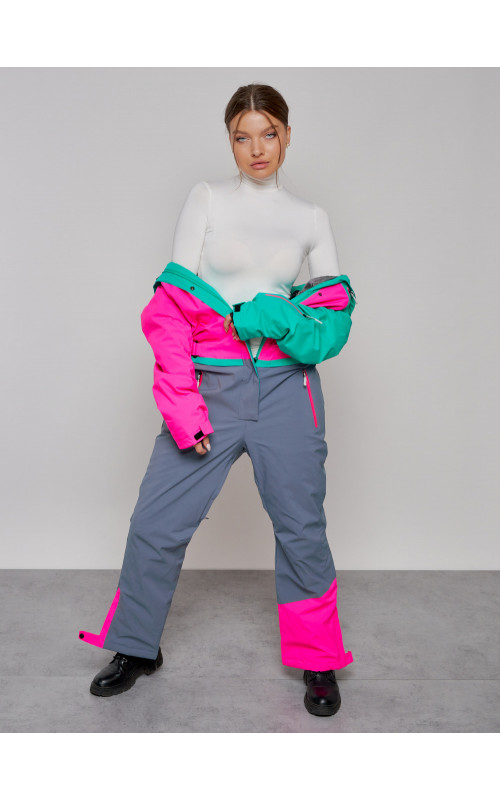 Зимний женский комбинезон для зимних видов спорта.