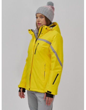 Женский горнолыжный костюм для зимних активностей.