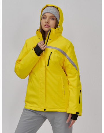 Женский горнолыжный костюм для зимних активностей.