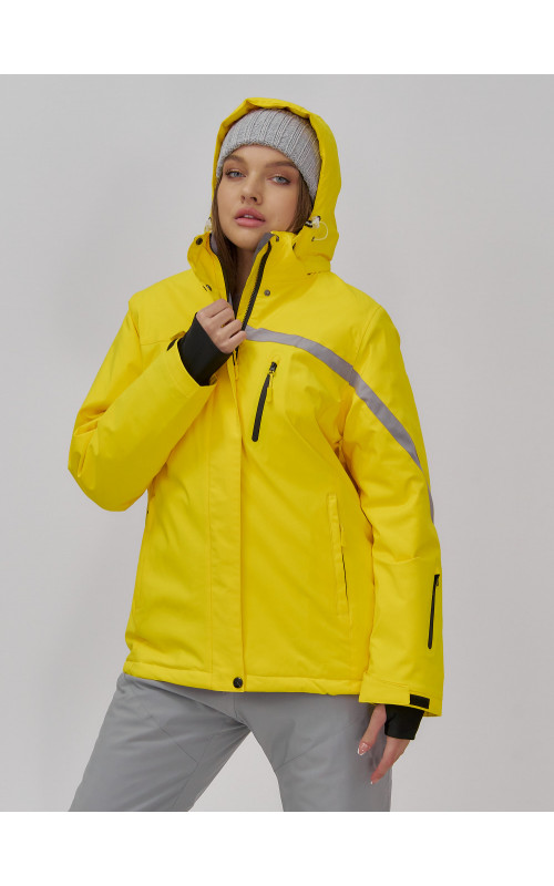 Женский горнолыжный костюм для зимних активностей.