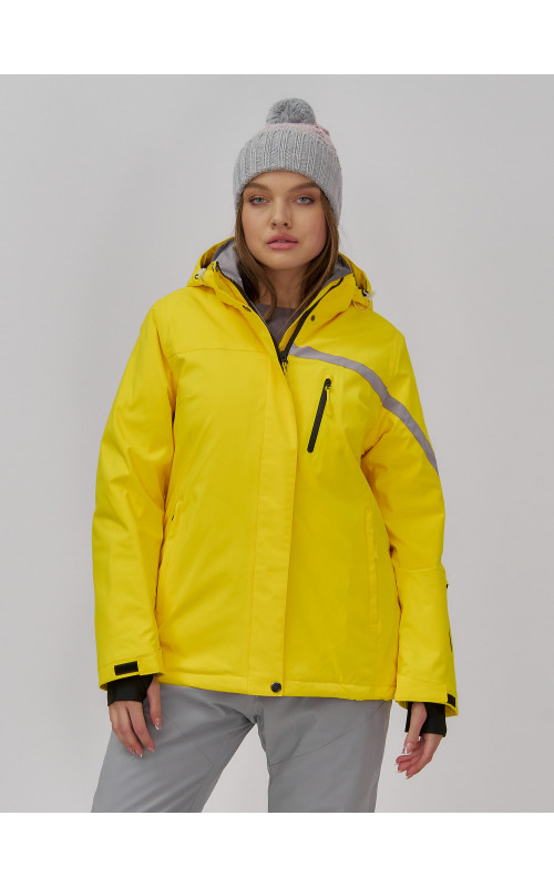 Женский горнолыжный костюм для зимних активностей.