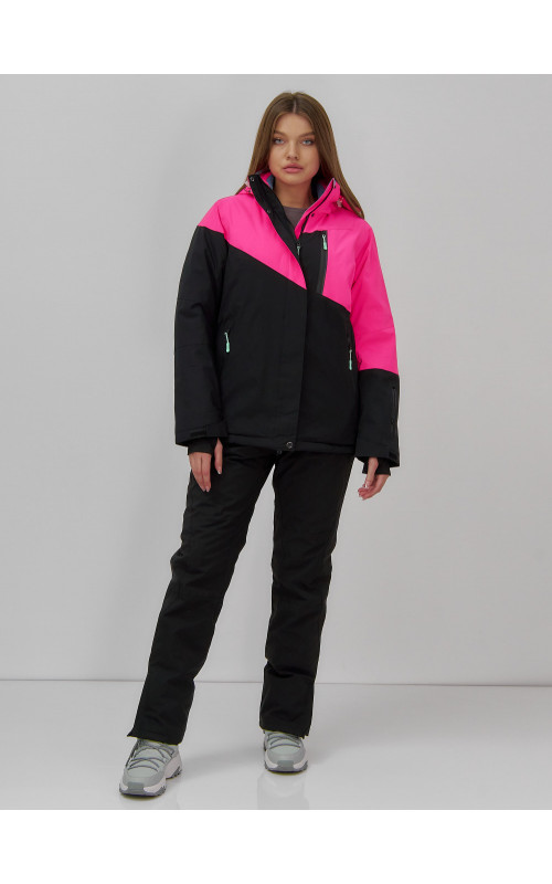 Женский горнолыжный костюм для активного отдыха.