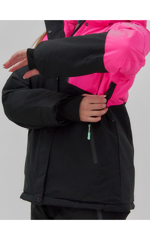 Женский горнолыжный костюм для активного отдыха.