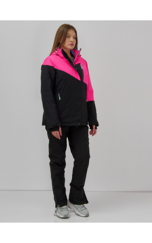 Женский горнолыжный костюм для активного отдыха.