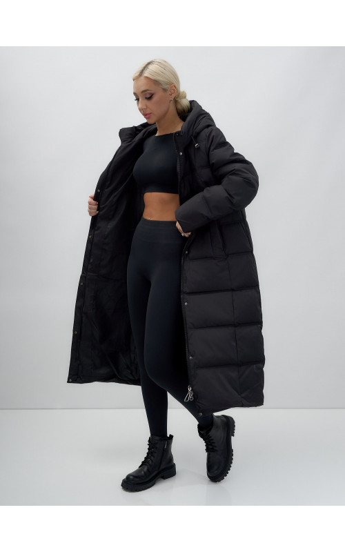 Длинный зимний пуховик для женщин.