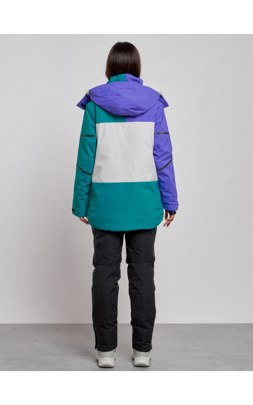 Женский горнолыжный костюм для зимних прогулок и спорта.