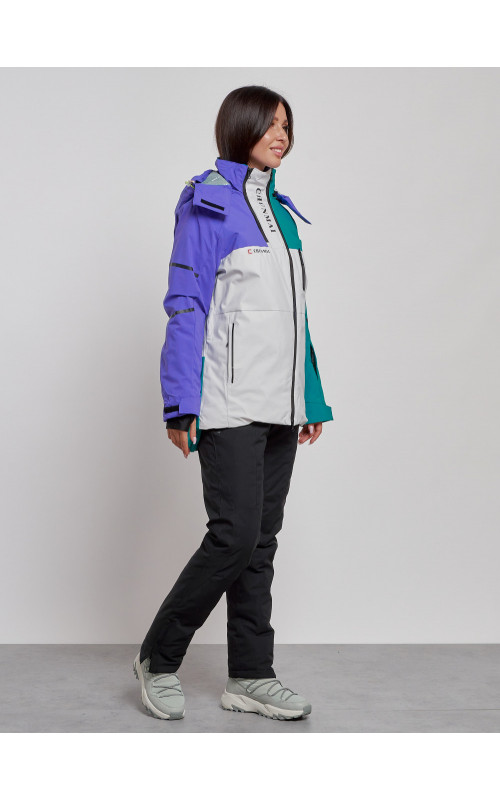 Женский горнолыжный костюм для зимних прогулок и спорта.