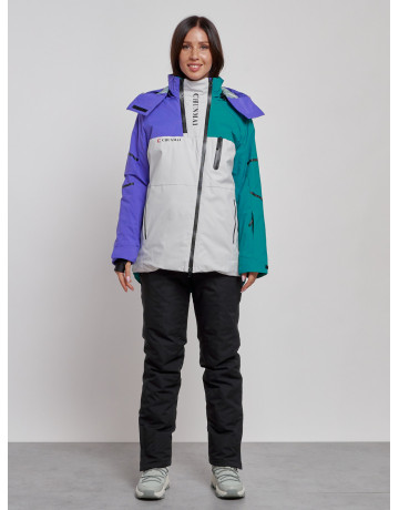 Женский горнолыжный костюм для зимних прогулок и спорта.