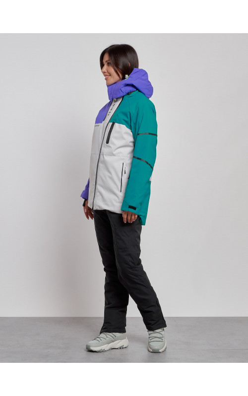 Женский горнолыжный костюм для зимних прогулок и спорта.