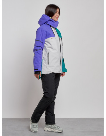 Женский горнолыжный костюм для зимних прогулок и спорта.