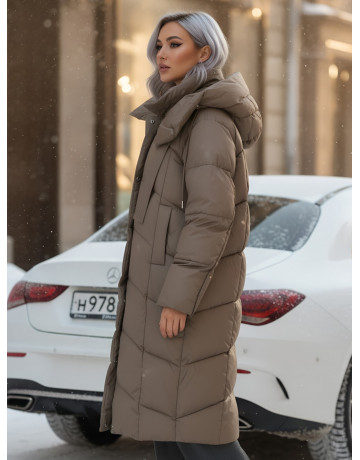 Тёплый женский пуховик с капюшоном для зимы