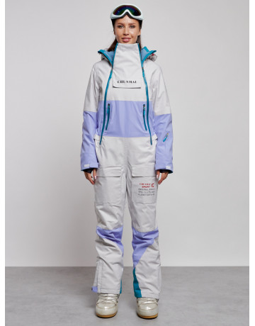 Зимний женский комбинезон для зимних видов спорта.