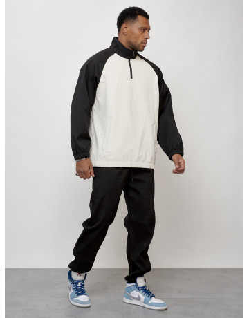 Мужской спортивный костюм для активного отдыха и повседневной носки.