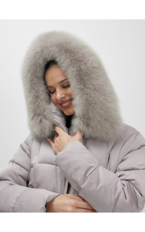 Длинный зимний пуховик премиум-класса.