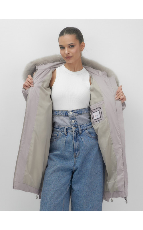 Длинный зимний пуховик премиум-класса.