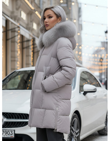 Длинный зимний пуховик премиум-класса.