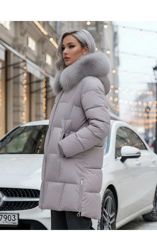 Длинный зимний пуховик премиум-класса.