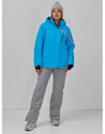 Женский горнолыжный костюм для зимних активностей.