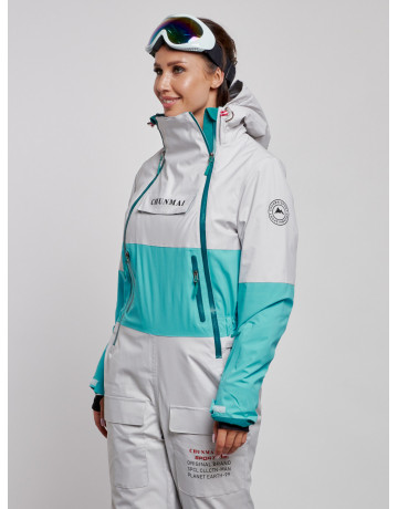 Зимний женский комбинезон для зимних видов спорта.