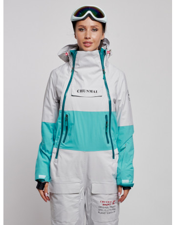 Зимний женский комбинезон для зимних видов спорта.