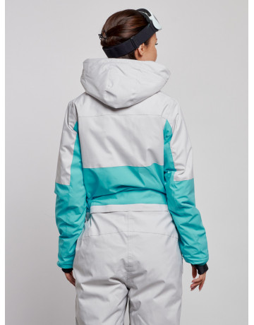 Зимний женский комбинезон для зимних видов спорта.