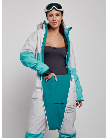 Зимний женский комбинезон для зимних видов спорта.