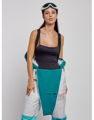 Зимний женский комбинезон для зимних видов спорта.