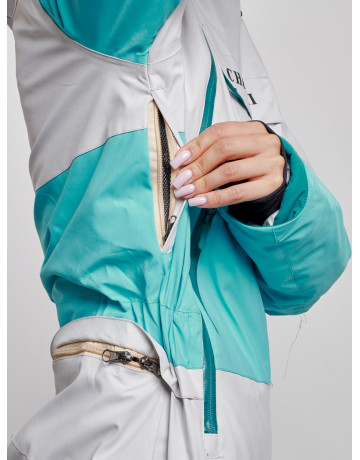 Зимний женский комбинезон для зимних видов спорта.