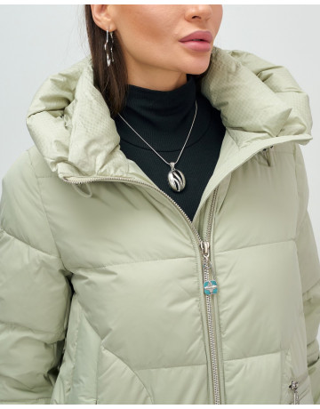 Женский модный пуховик с капюшоном салатового цвета. в Тюмени