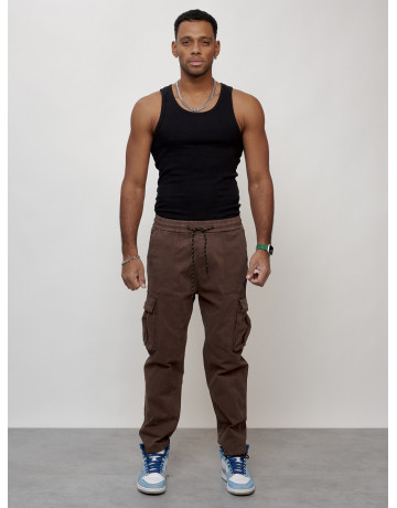 Мужские брюки зауженного кроя.