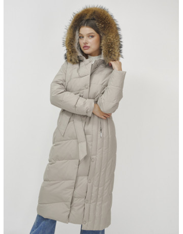 Длинный женский пуховик с мехом енота.