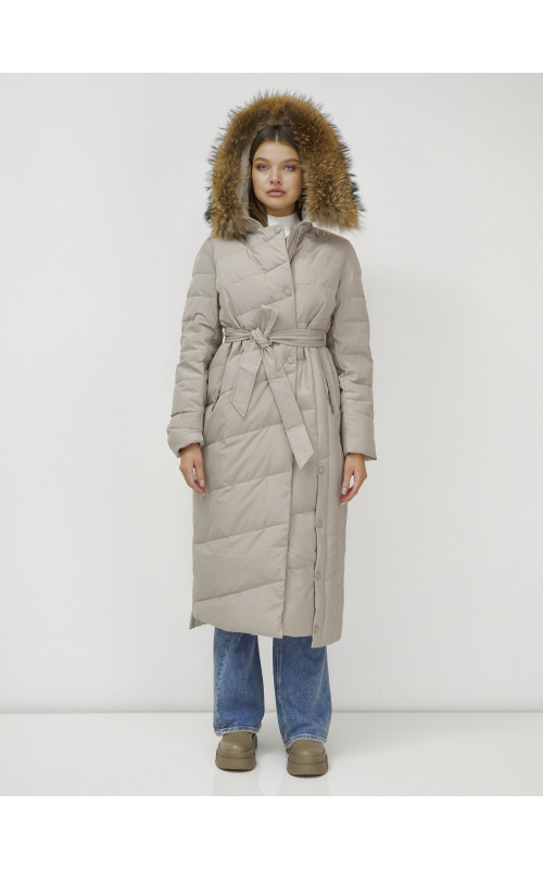Длинный женский пуховик с мехом енота.