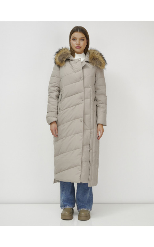 Длинный женский пуховик с мехом енота.