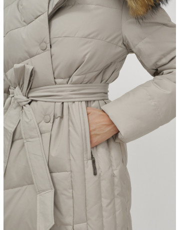 Длинный женский пуховик с мехом енота.