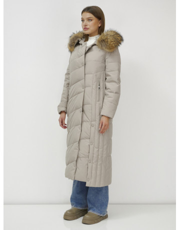 Длинный женский пуховик с мехом енота.